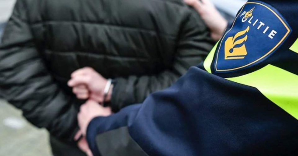 Ambtenaar gemeente 020 in kraag gevat, zocht adressen op voor criminelen