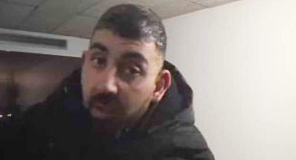 Zoekzoek: Tassendrager verkracht vrouw in portiek van flat Den Haag