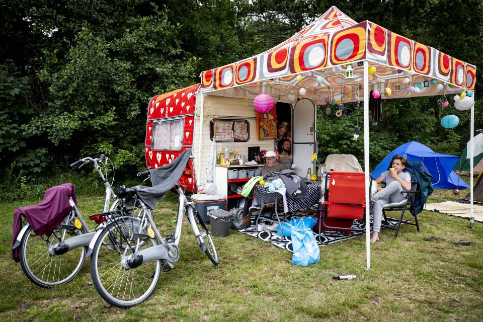 Deze types herken je op vakantie van mijlenver, van de zeikerd tot die gast die álles regelt