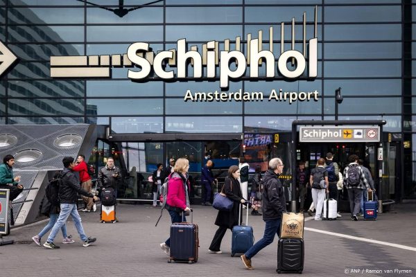 Vakanties worden (te) duur en dus gaan veel Nederlanders zelden of nooit meer op reis