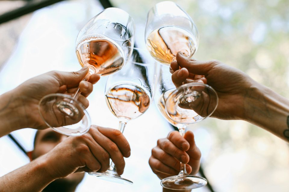 Wijn drinken voor de wetenschap? Dit Spaanse onderzoek zoekt vrijwilligers