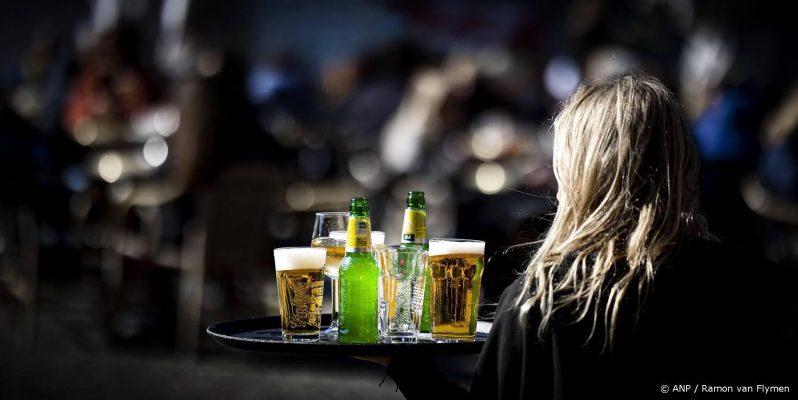 'Zebra striping' maakt alcohol drinken bewuster én socialer: wat houdt deze nieuwe trend in?