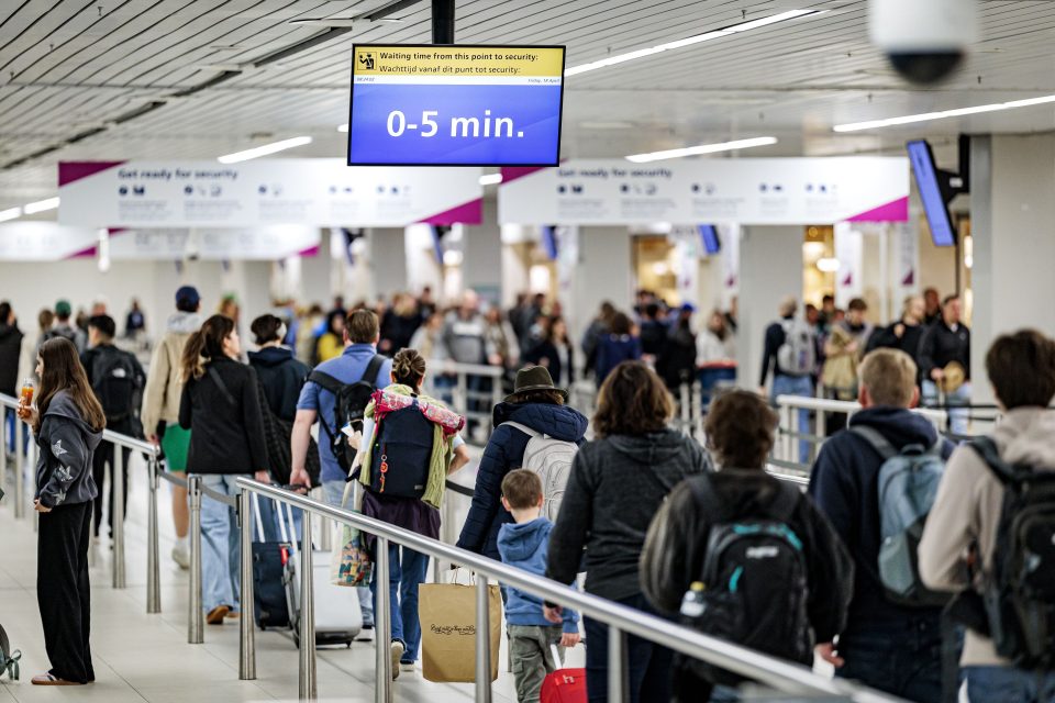 Nederlanders echt niet bezig met ramp tijdens vakantie: 'Geen noodpakket mee'