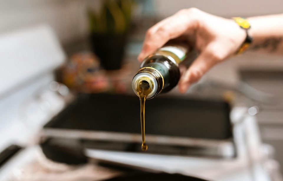 Olijfolie: gezond of calorieënbom? Wat je erover wil weten